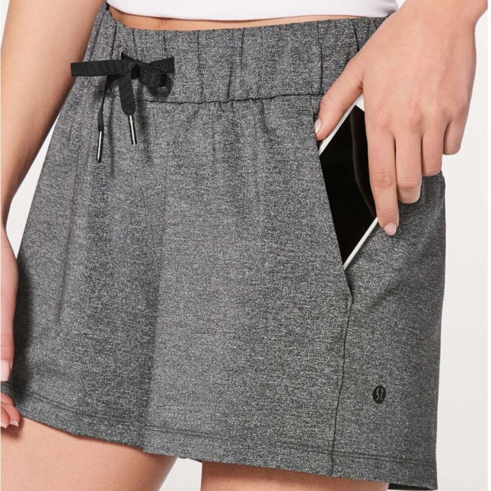 Lululemon On The Fly Short *2.5" Heathered Black / Black